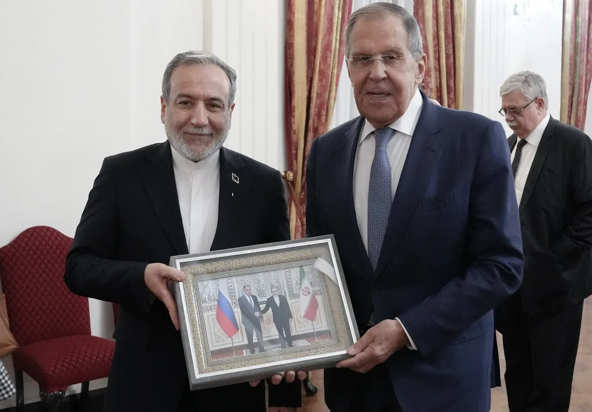 جهان منتظر آغاز جنگ است / سلطانی: تهران نباید اجازه دهد روسیه و چین از کارت ایران یک طرفه بهره ببرند / جنگ بعدی محدود به ایران نیست