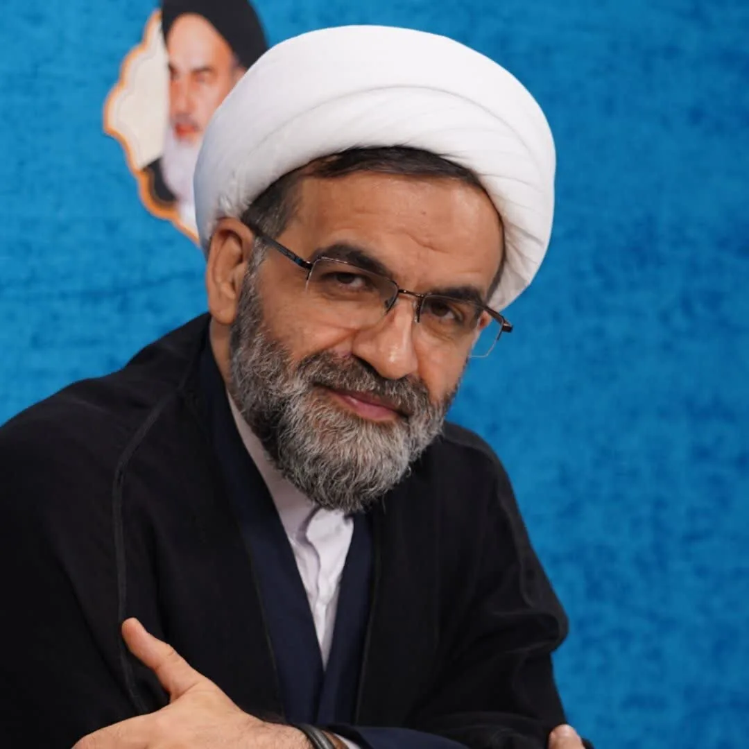 چرا فرزندمان در خانه متدین است اما در جامعه تغییر می‌کند؟
