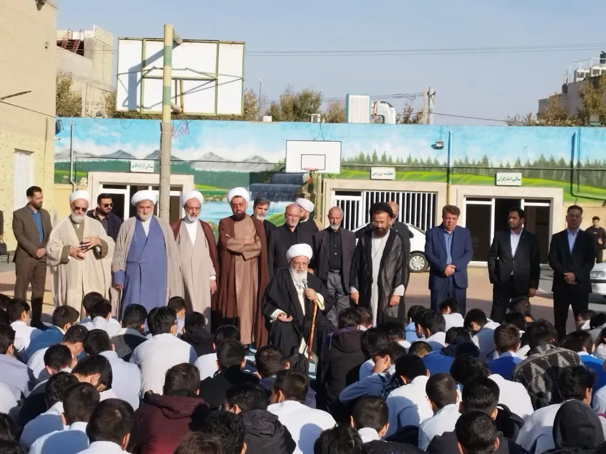 امام جمعه یزد: استقلال ایران حاصل نپذیرفتن سلطه بیگانگان است