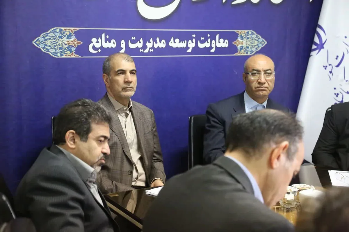 استاندار کرمانشاه: نیروی انسانی باانگیزه، عامل پیشرفت و حرکت سیستم اداری است
