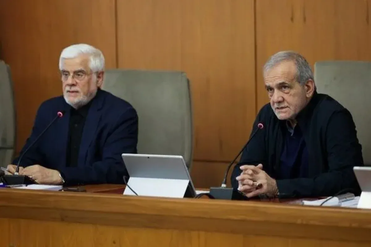 توضیح دفتر معاون اول رئیسجمهور درباره سخنان پزشکیان و عارف: واردات بنزین از آبان متوقف میشود