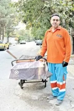 من محسن محمدزاده، پاکبان و فرزند یک پاکبان بازنشسته با مدرک دکتری به شغلم افتخار می کنم/ عکس