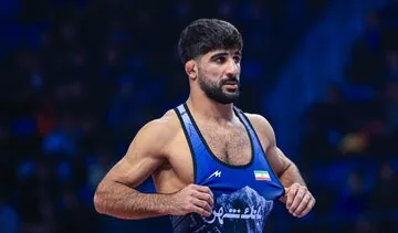 پادشاه اینجاست، دوبنده ایران را می پوشد!/ نقاشی روی تشک کشتی به امضای سعید اسماعیلی