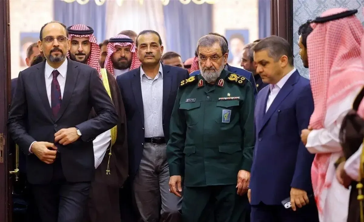 عاصم منیر با موافقت ترامپ راهحلی برای پایان دادن به درگیریها به ایران ارائه کرده / این راهحل منافعی برای هر دو طرف آمریکایی و ایرانی در نظر گرفته / کشورهای عضو پیمان مکه و قطر میتوانند در صورت پذیرش این پیشنهاد، نقش ضامن را ایفا کنند