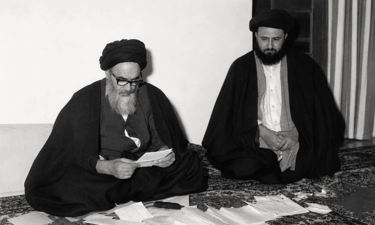 در محضر پدر، در مقام نقد؛ شهید مصطفی خمینی چگونه نظریه روح معنا را به چالش کشید؟