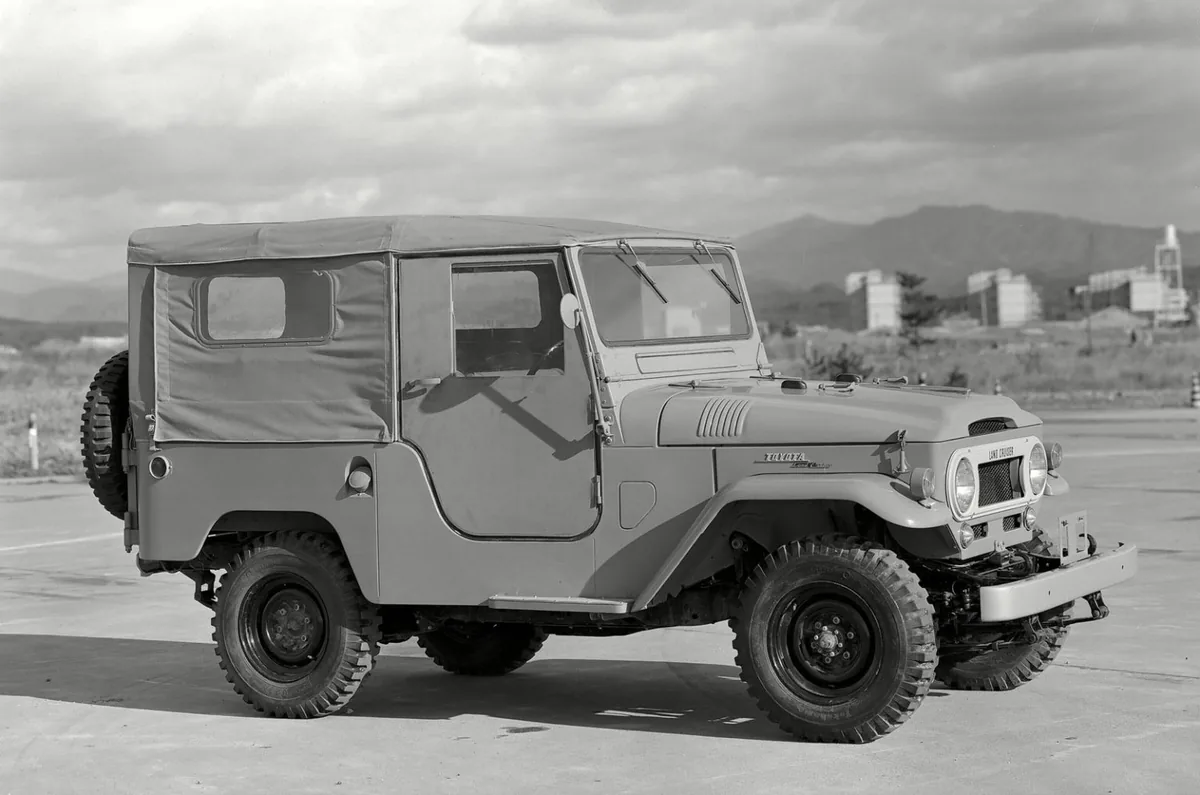 تویوتا لندکروزر (Toyota Land Cruiser)