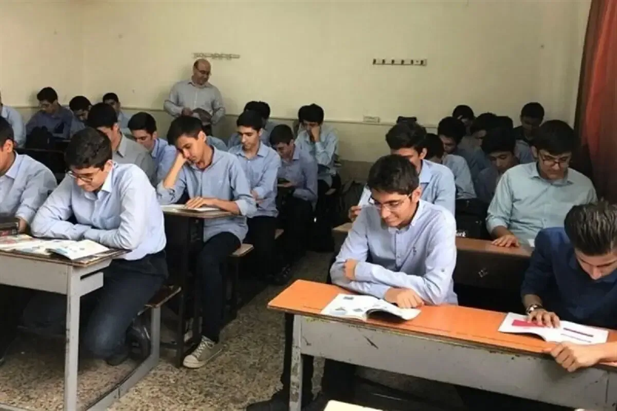 مدارس قشم فردا ترکیبی برگزار میشوند