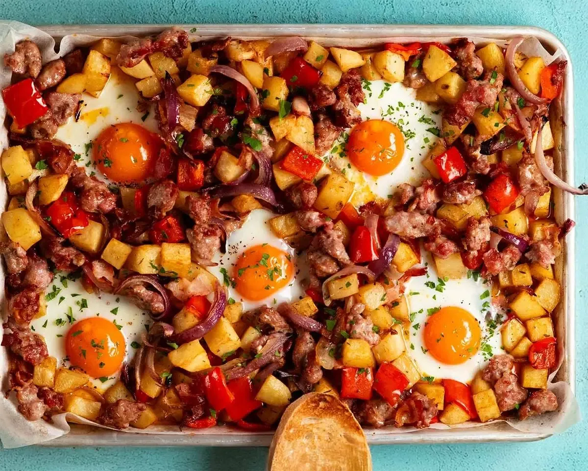 صبحونه فردا: طرز تهیه هش براون با سوسیس و تخممرغ؛ مخصوص صبحهای روز تعطیل!