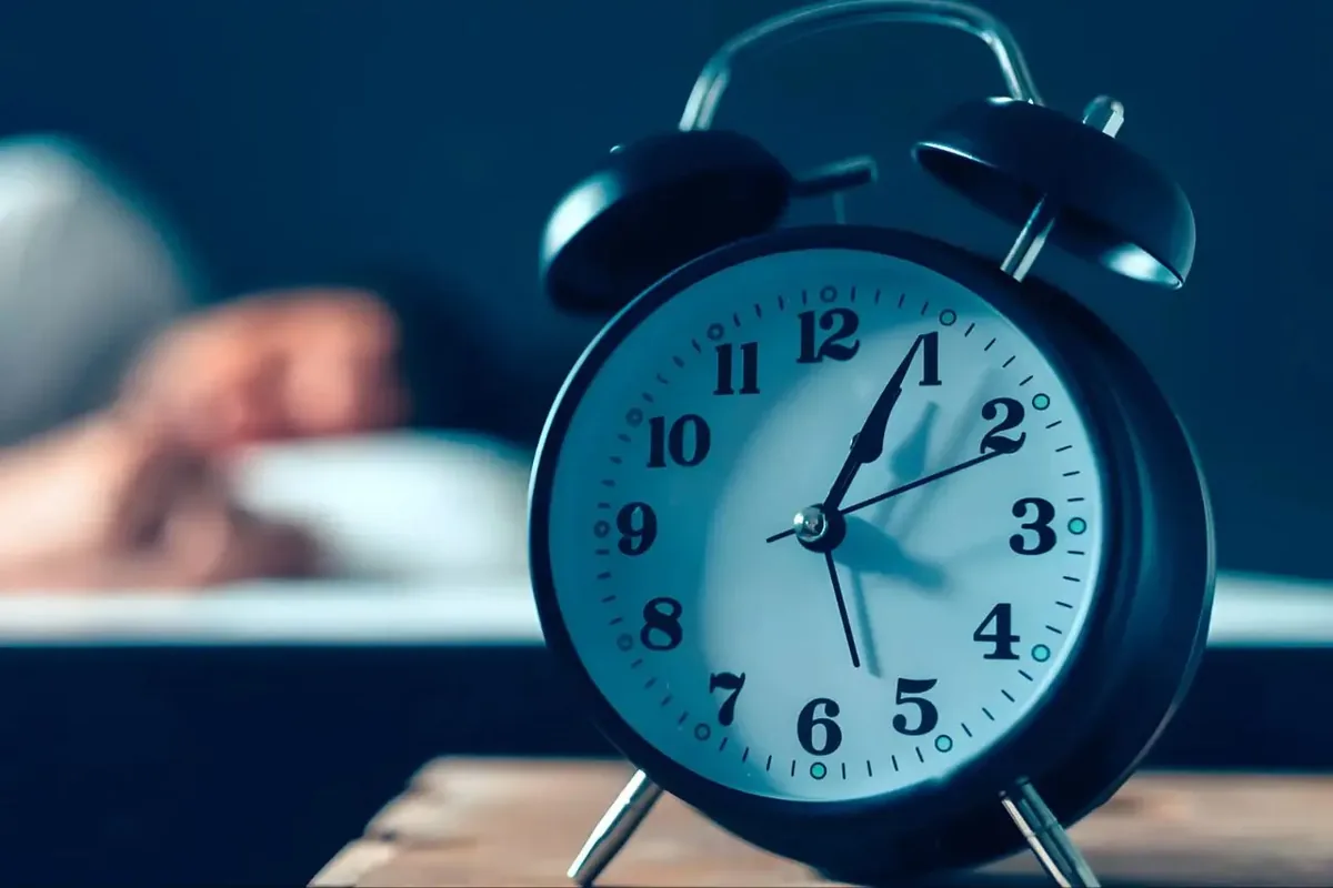 چرا هر چه بیشتر برای خوب خوابیدن تلاش میکنیم، بدتر میخوابیم؟