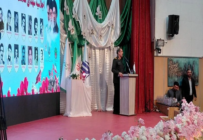کادر درمان در خط مقدم بازگردندان امید به جامعه مجاهدت میکنند