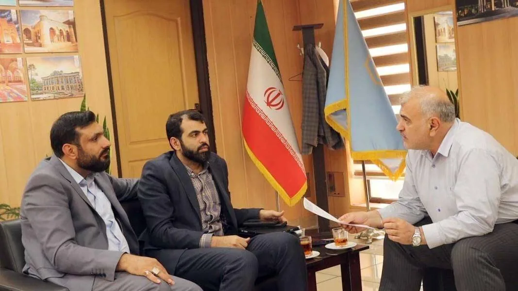  بررسی روند پیشرفت طرح‌های نهضت ملی مسکن کمیل‌آباد شیراز توسط نجابت