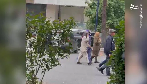 پرسه‌های مشکوک سوژه‌یاب منافقین در مقابل مدارس آلبانی/ ارتباط خاص تروریست‌ها با مراکز کودک‌آزاری اپستین!+ عکس