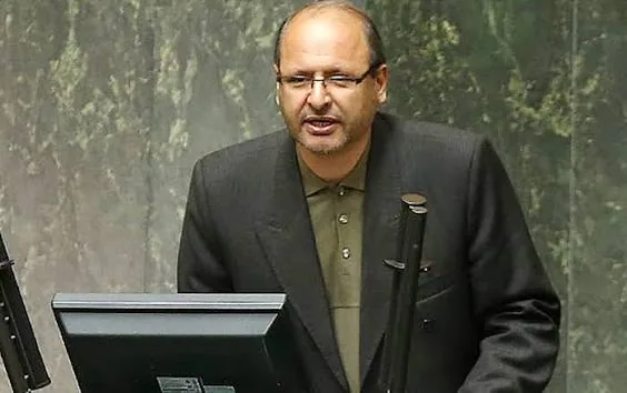 بانک‌ها نباید در مسیر فروش مطمئن طلا کنار گذاشته شوند / پلتفرم‌ها با چه مجوزی طلا می‌فروشند؟