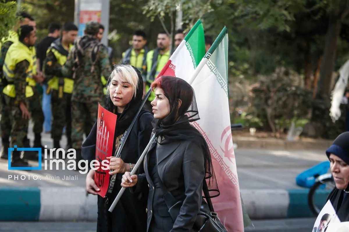 وضعیت حجاب این زنان در مراسم وداع با رهبری خبرساز شد