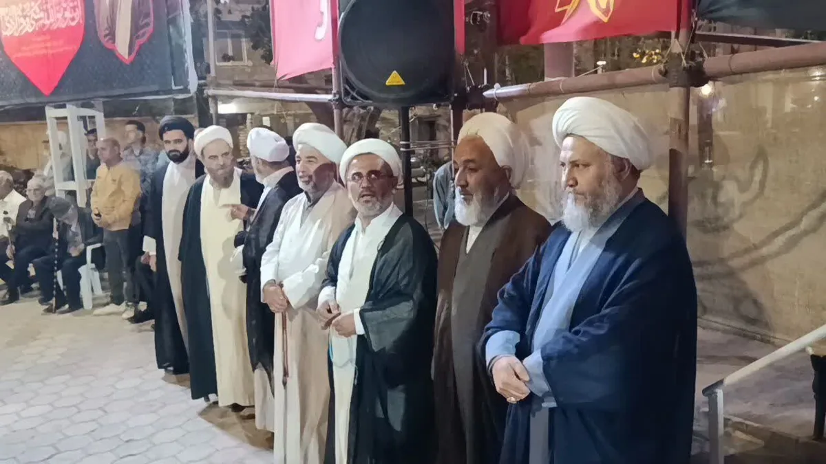 میدان‌داری جوانان در کنار امام جمعه آران و بیدگل در شب ۲۲۷ تجمعات مردمی