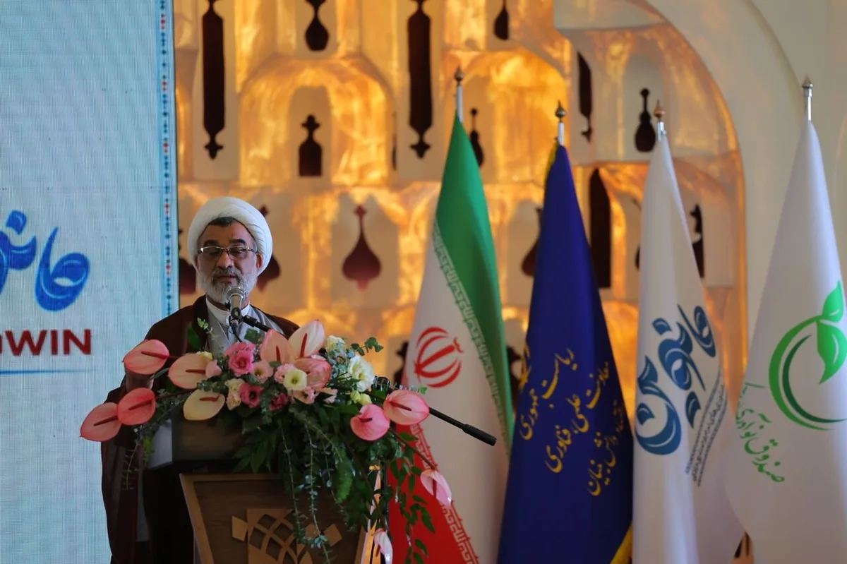 تاکید دبیر شورای عالی انقلاب فرهنگی بر بازنگری تعرفه محصولات وارداتی