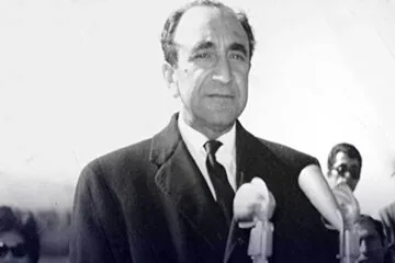 یادداشتهای علم ۷ آبان ۱۳۵۱: به شاه گفتم رسم عجیبی است، هرکس میخواهد خود را در دل عامه جا کند، از ما دوری میکند