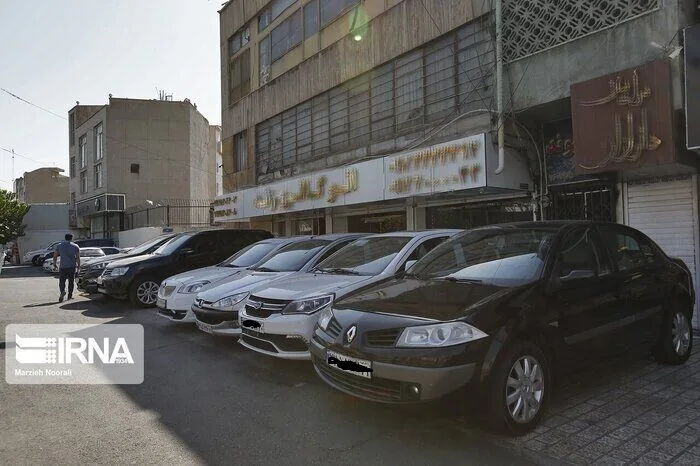 بازار خودرو حباب دارد/ جهش مدل های برقی و هیبریدی در بازار