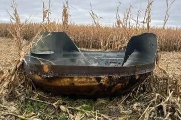 سقوط بقایای موشک چینی در مزرعهای در آمریکا / ماجرای پایین آمدن یک قطعه ۳ متری از فضا