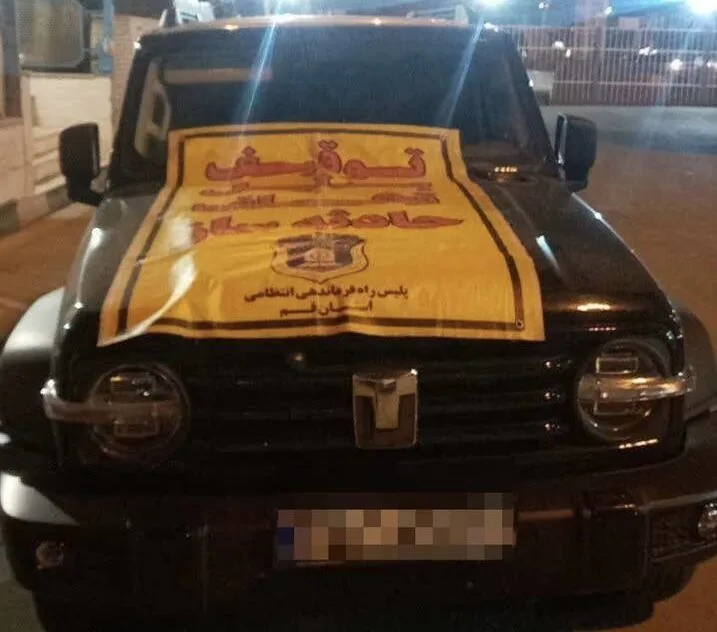 توقیف خودروی تانک ۳۰۰ پس از فرار با سرعت بحرانی بیش از ۱۸۰ کیلومتر در آزادراه قم ـ کاشان