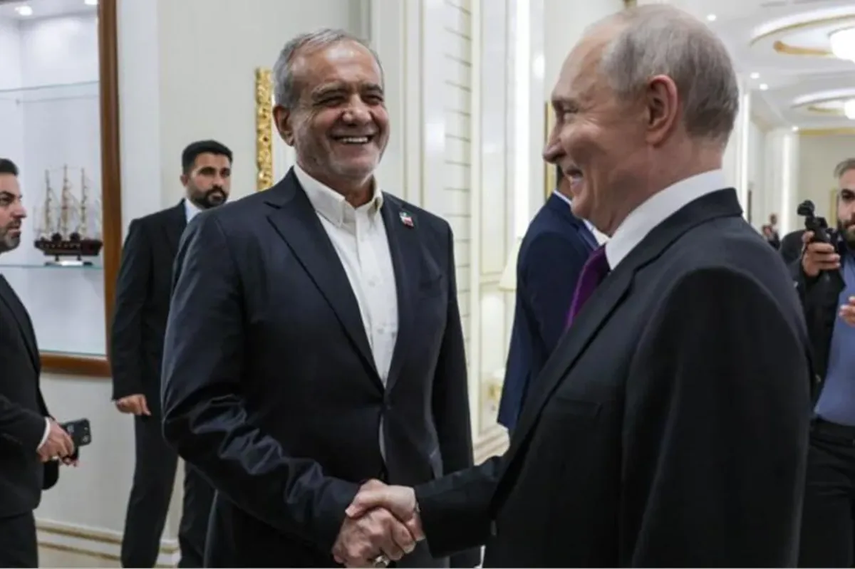 کرملین: پوتین در ترکمنستان دو دیدار با پزشکیان داشته؛ او در یکی از این ملاقاتها رئیسجمهور ایران را از تماس تلفنی پیش روی خود با ترامپ مطلع کرده بود؛ سپس با هماهنگی وی، دیدگاه طرف ایرانی درباره راهحل احتمالی مناقشه را به رئیسجمهور آمریکا منتقل کرد