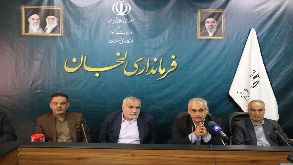 معاون وزیر کار بر پیگیری مطالبات اقتصادی و حمایت از کسبوکارهای خرد در لنجان تأکید کرد