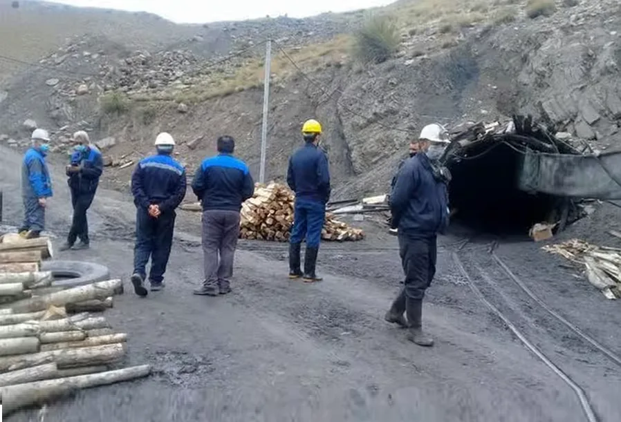 دفن آمارها در زیر آوارها/ مرگ و میر کارگران روی خط کتمان و بی ارادگی
