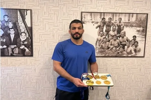 حسن یزدانی ۶ مدال دیگر خود را به موزه افتخارات اهدا کرد