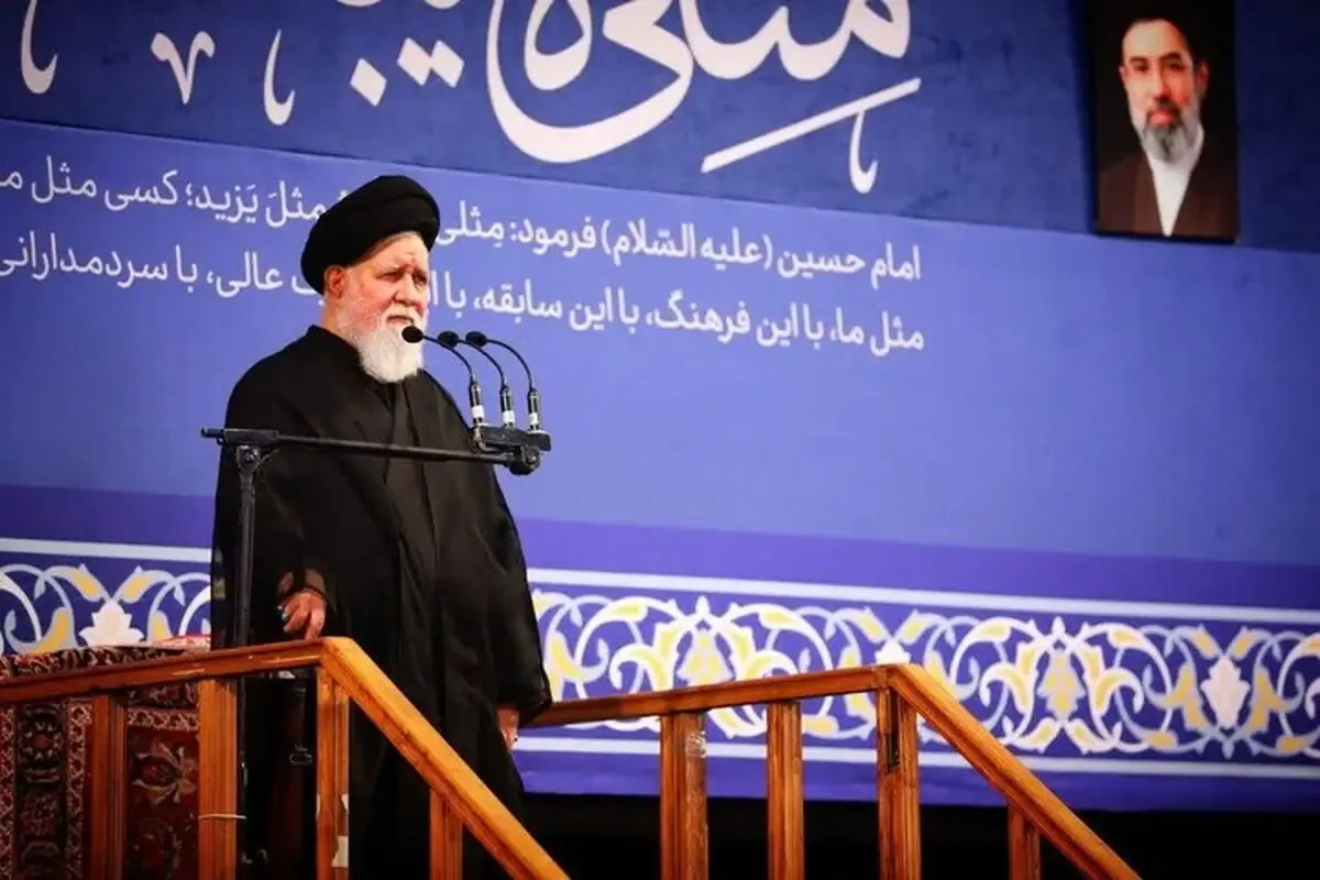 علمالهدی: دشمن با برگزاری برنامههای مبتذل در شهرها، به دنبال ایجاد رقیب برای تجمعات است