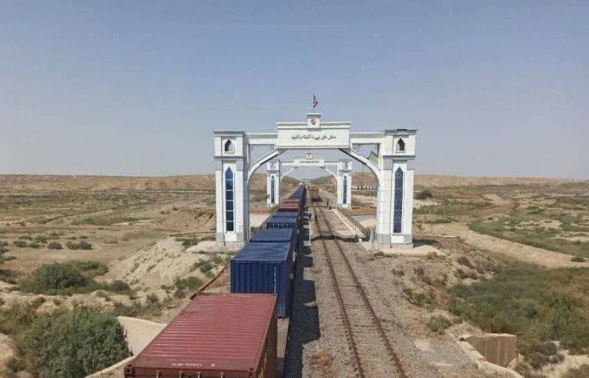 ضعف زیرساختهای ریلی و لجستیکی؛ چالش اصلی تجار در اینچهبرون