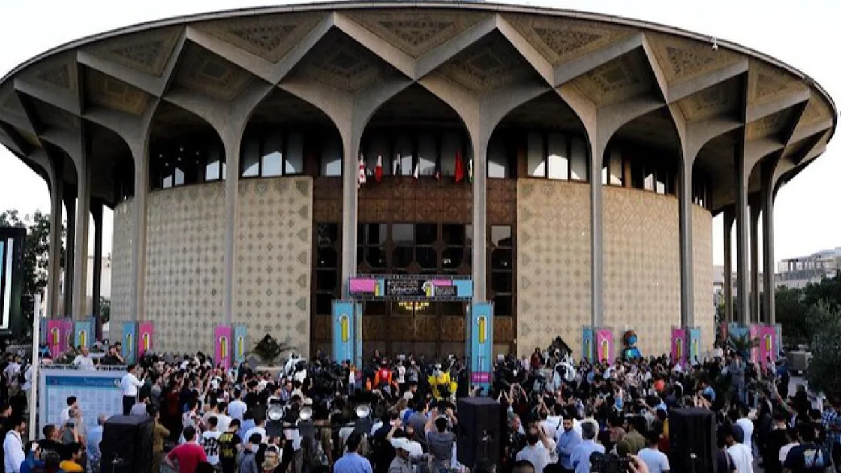 با عروسکهایتان به تئاترشهر بروید