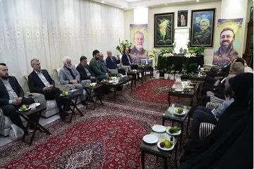 ماجرای حلالیت طلبیدن جمعی از معاونین و وزرای دولت رئیسی از علی لاریجانی/ در دیدار تعدادی از نمایندگان ادوار مجلس با خانواده شهید لاریجانی چه گذشت؟