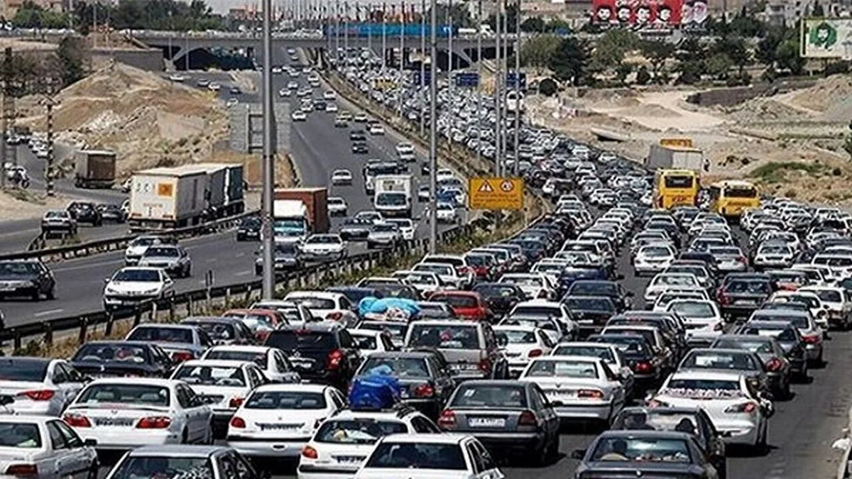 ترافیک نیمهسنگین در ۴ محور منتهی به تهران/ بارش باران در محورهای شمالی کشور
