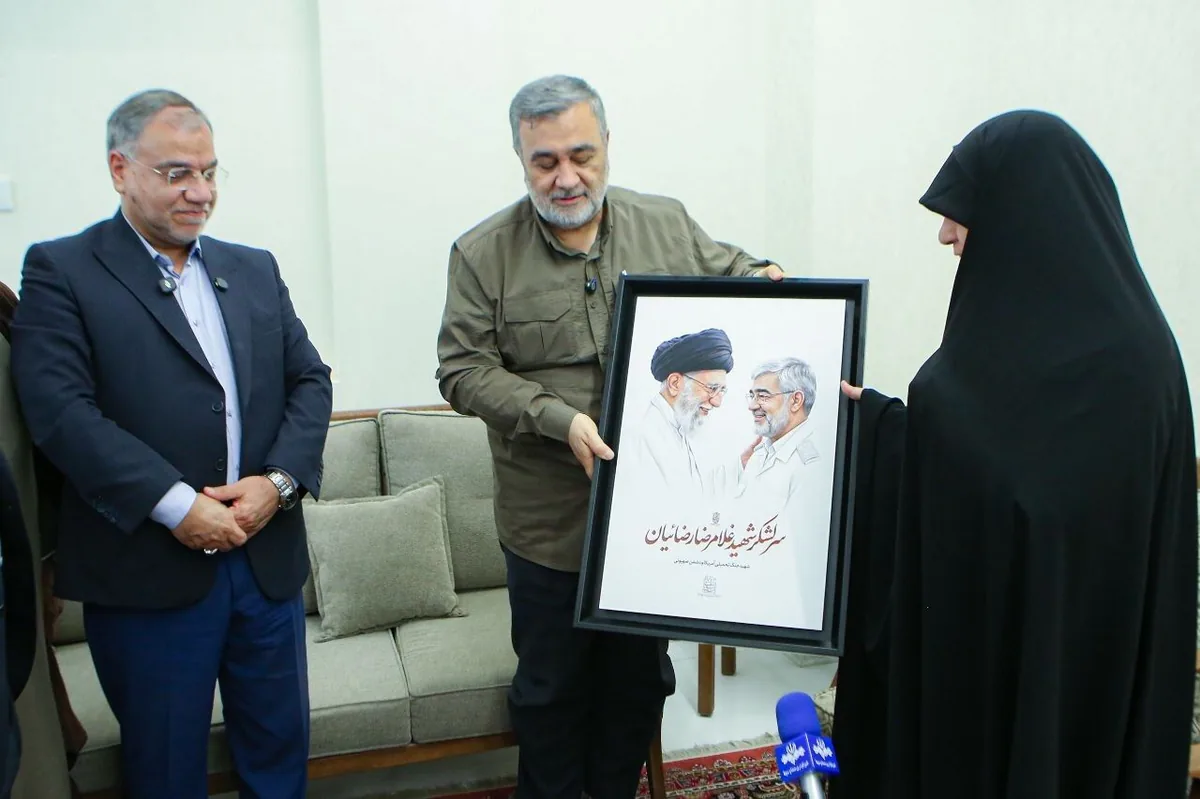 دیدار اعضای دفتر حفظ و نشر آثار رهبر شهید با خانواده سرلشکر رضاییان