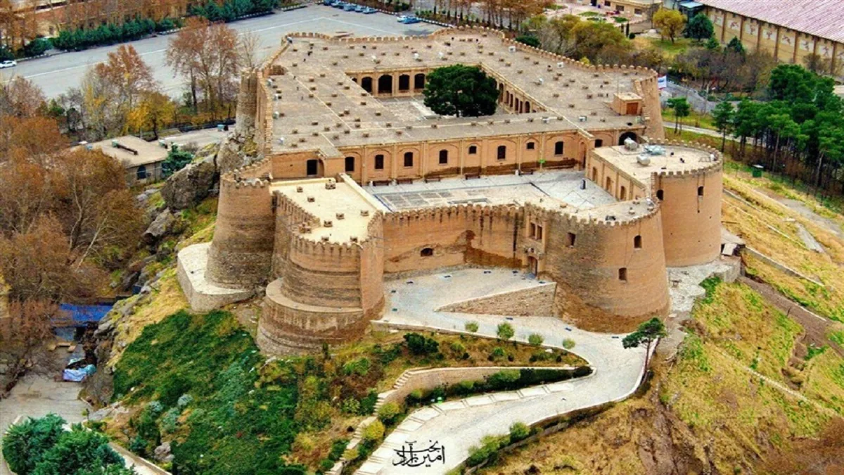 پرونده الحاق قلعه فلکالافلاک به ثبت جهانی دره خرمآباد برای یونسکو ارسال میشود