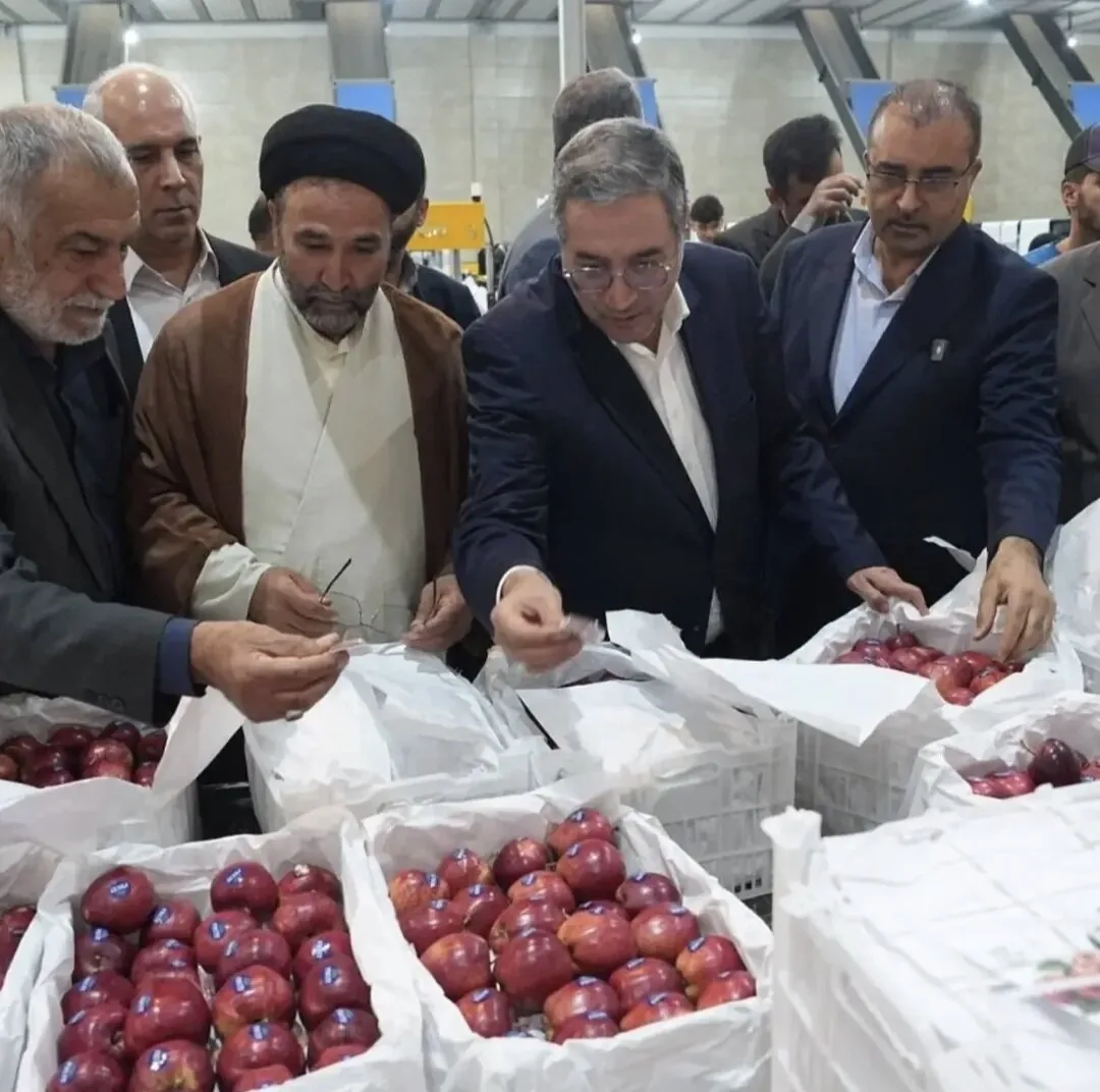 بازدید ذاکر از سردخانه‌ها و واحدهای بسته‌بندی میوه در ارومیه
