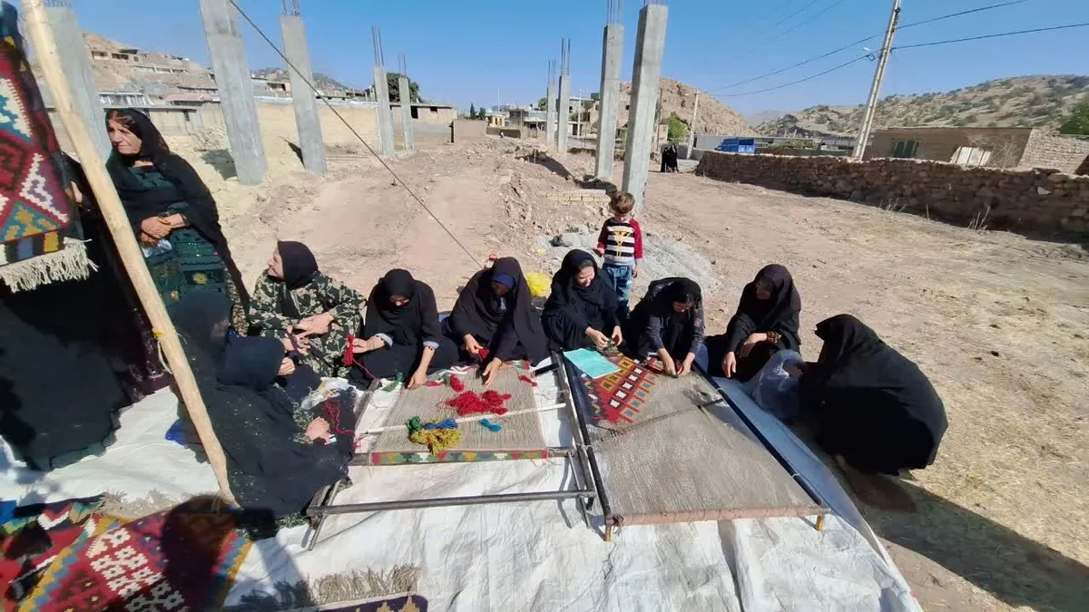 مقدمات صادرات محصولات صنایع دستی شهرستان دنا به خارج از کشور فراهم شد