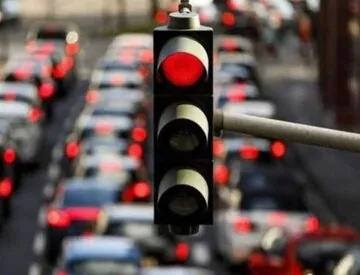 قفل ترافیک بر پای چراغ‌های زمان‌دار زاهدان؛ وقتی انتظار از حرکت پیشی می‌گیرد