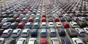 قیمتها در بازار خودرو همچنان تغییر میکند/ آخرین قیمت پژو، سمند، شاهین، پراید و ساینا + جدول