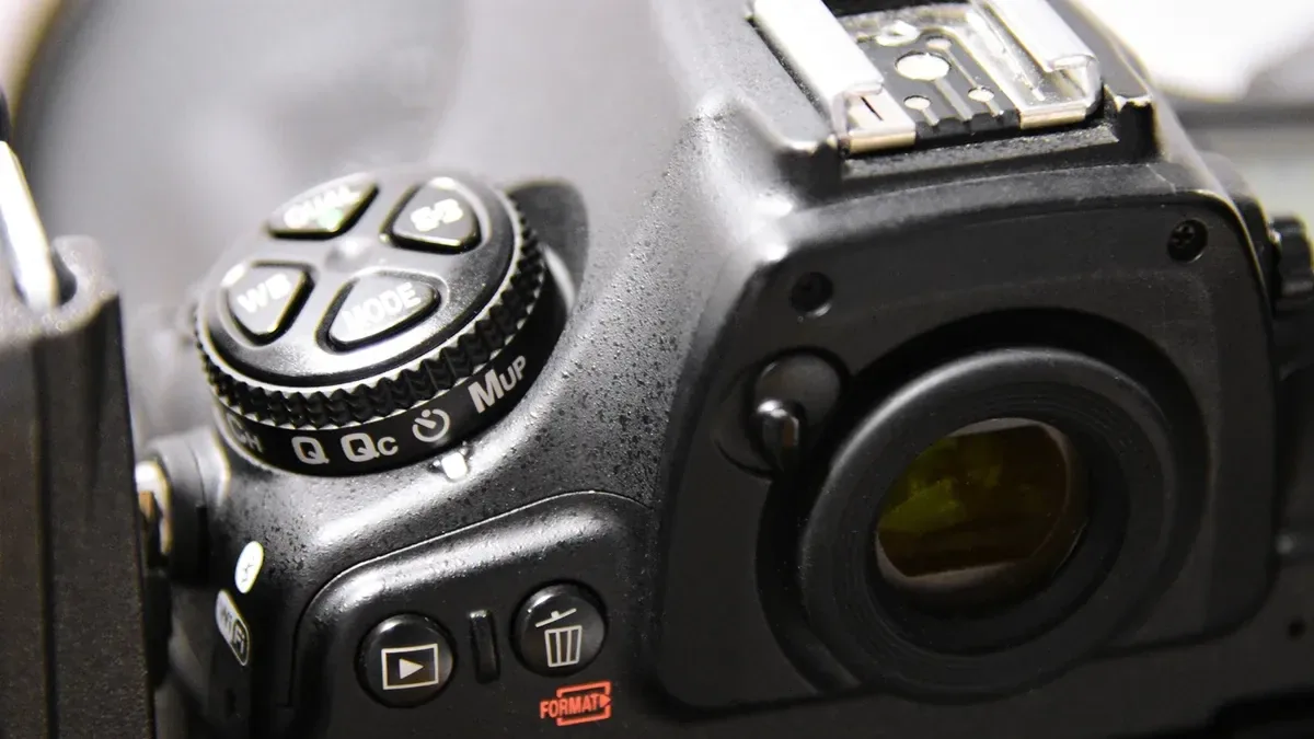 منظره یاب (ویزور) و کلیدهای تنظیمات بیشتر در دوربین DSLR