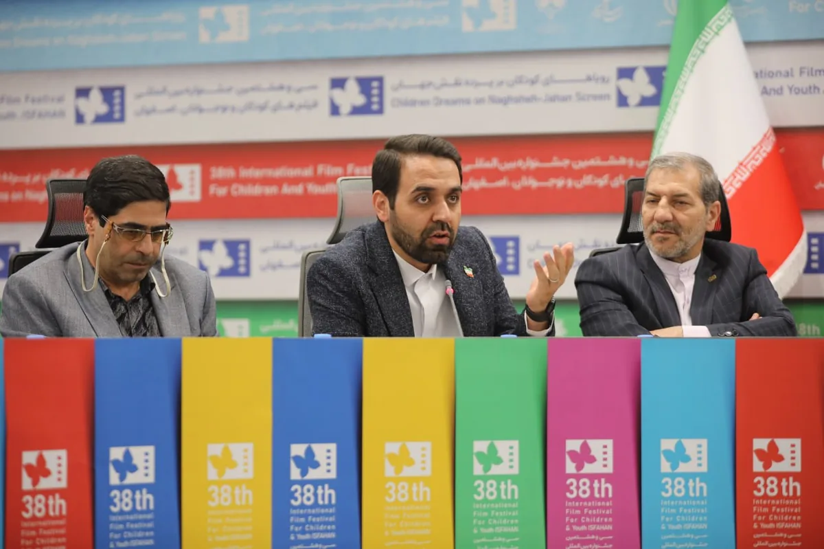 تفاهم‌نامه تشکیل دبیرخانه دائمی جشنواره فیلم کودک در اصفهان به امضا رسید