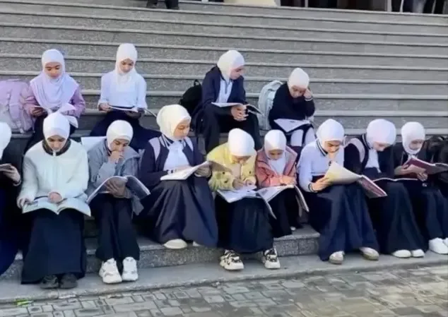 از اولین نماینده زن سومالی در مجلس بریتانیا تا منع حجاب در مدارس جمهوری آذربایجان / اشک دختران را در نیاورید
