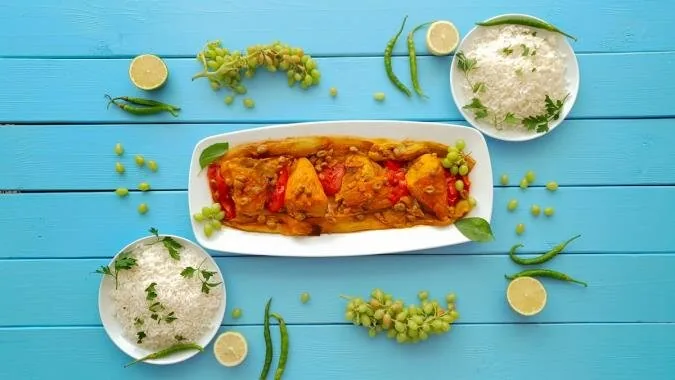 خورش غوره مسما مجلسی؛ طرز تهیه با مرغ و بادمجان